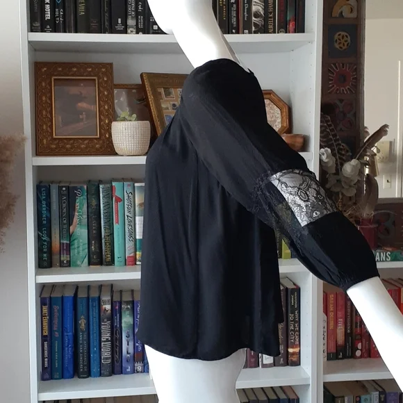 Collective concepts Boldizar lace detail blouse - Picture 3 of 10